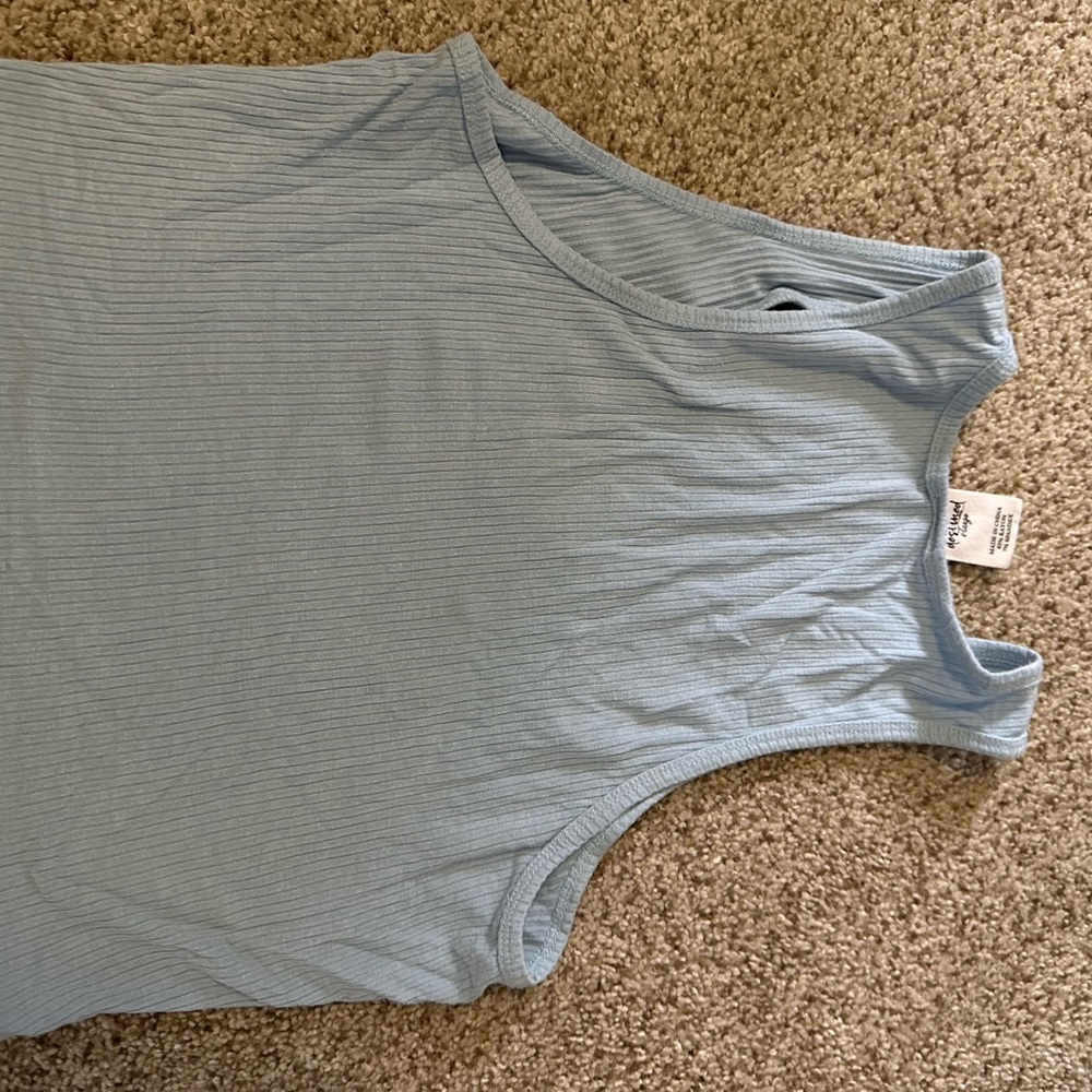 Low cut tank top